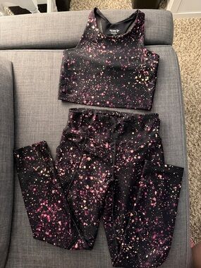 Girls activewear set. high-rise leggings and longline sports bra